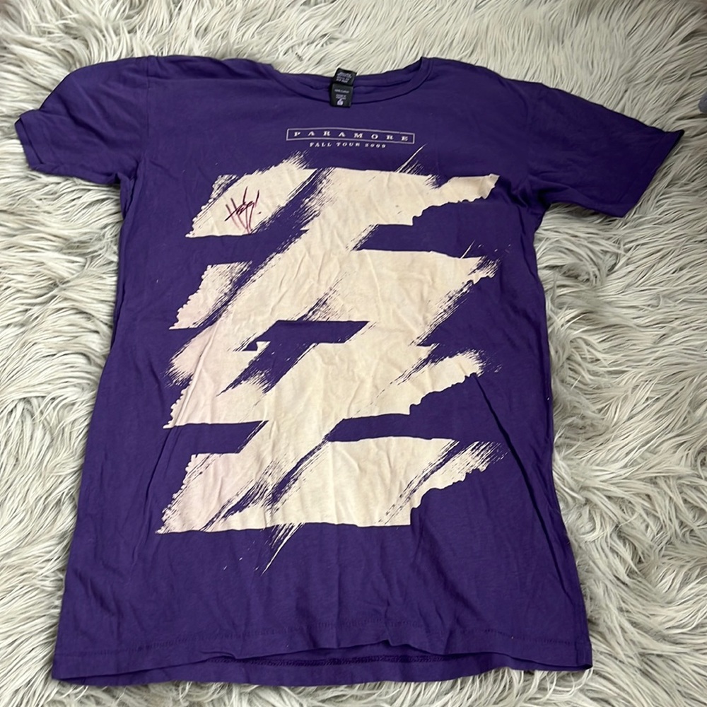 Paramore signed tour shirt. Size XL. Never worn